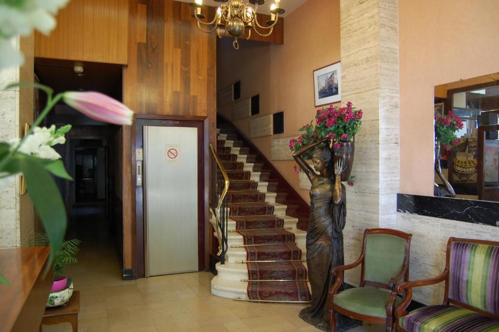גרנובל Touring Hotel מראה חיצוני תמונה