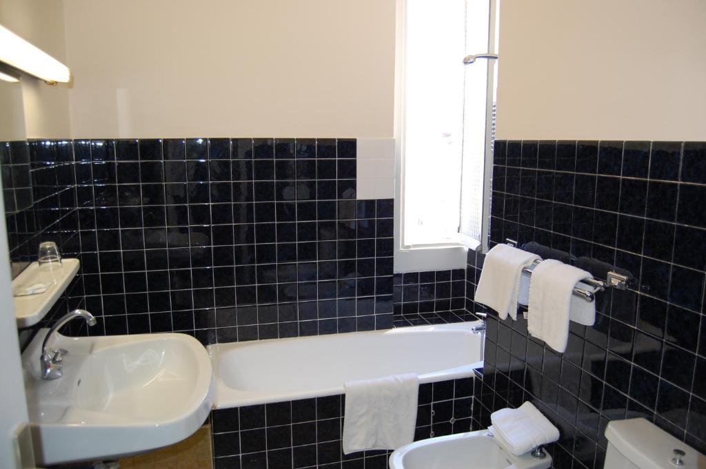 גרנובל Touring Hotel מראה חיצוני תמונה