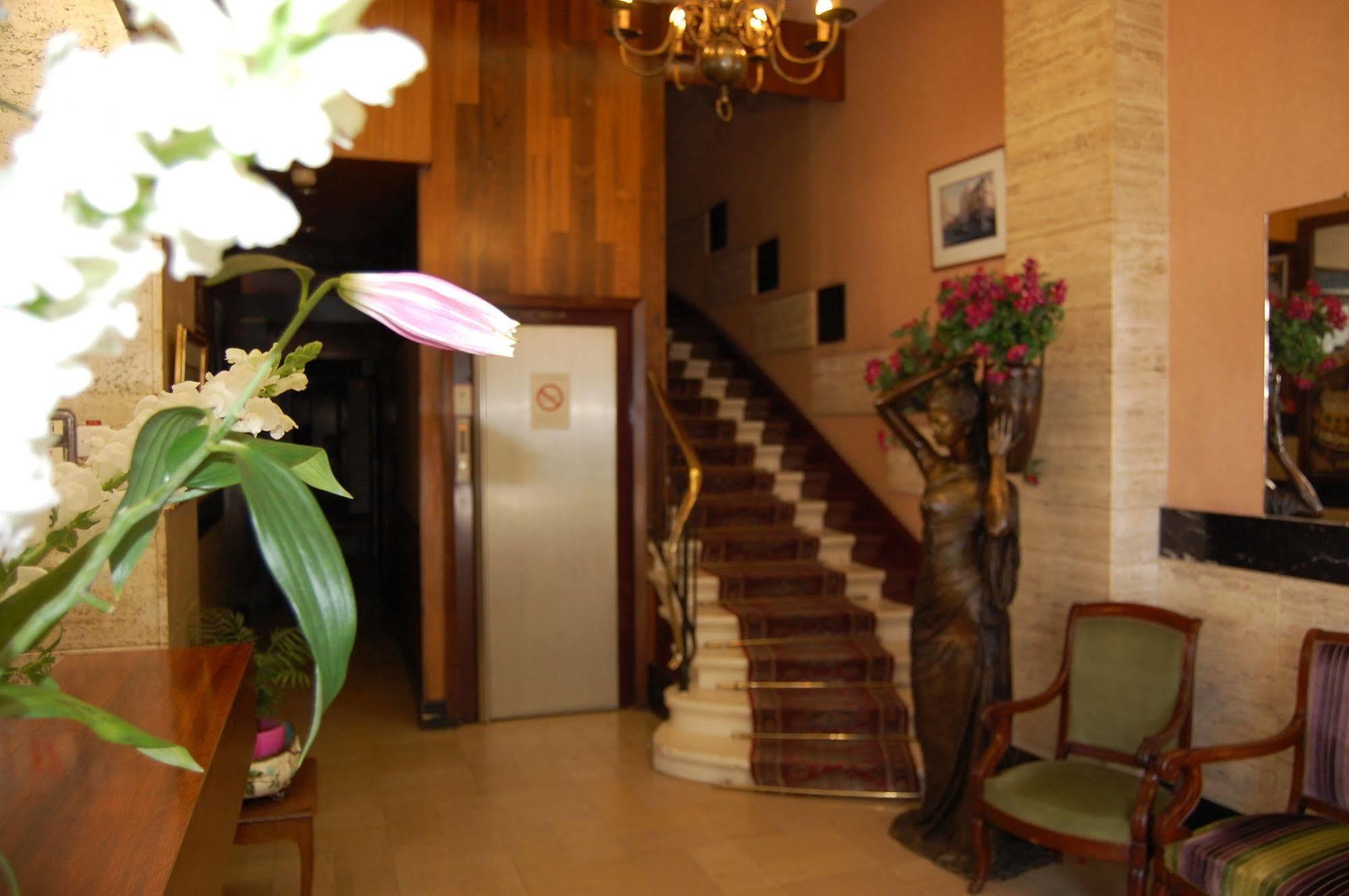 גרנובל Touring Hotel מראה חיצוני תמונה
