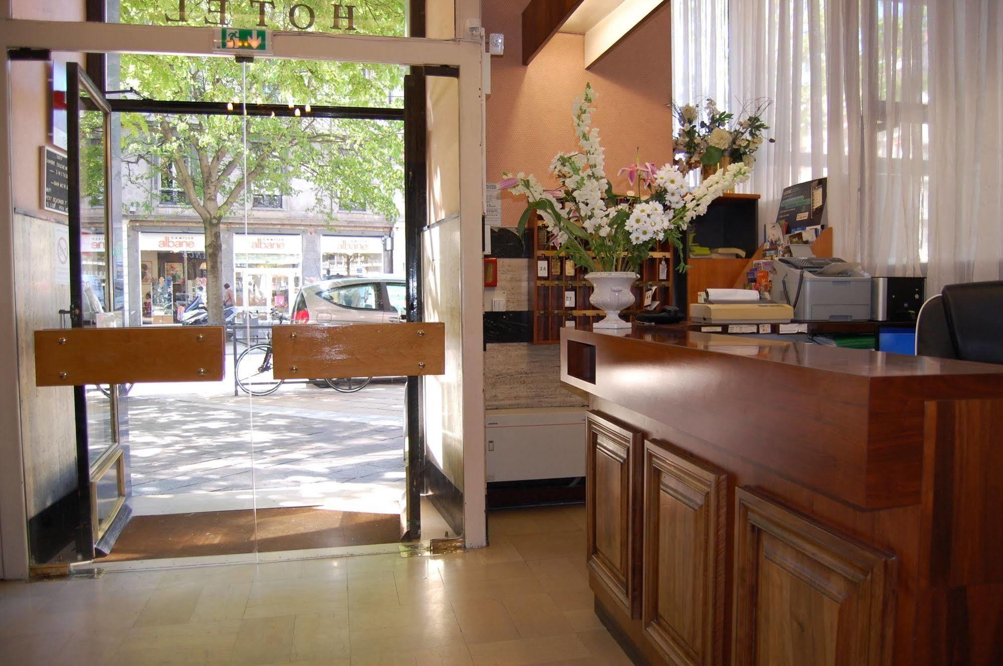 גרנובל Touring Hotel מראה חיצוני תמונה